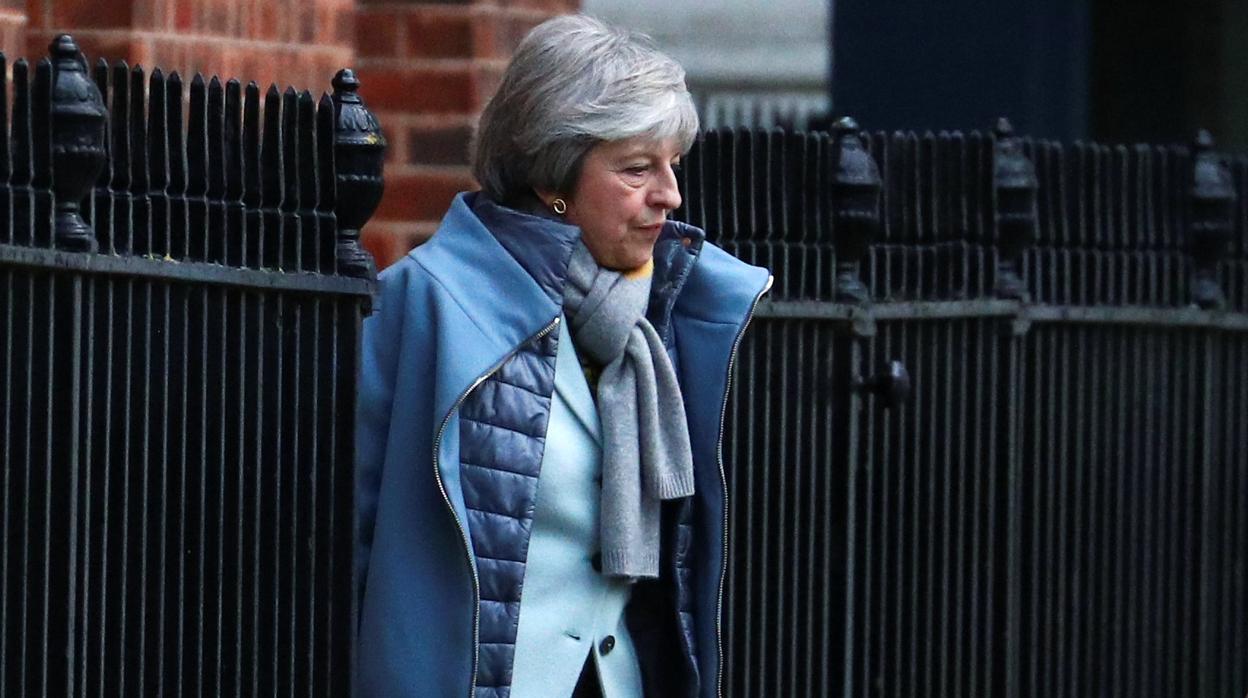 La primera ministra Theresa May, saliendo de su domicilio en Downing Street, en Londres