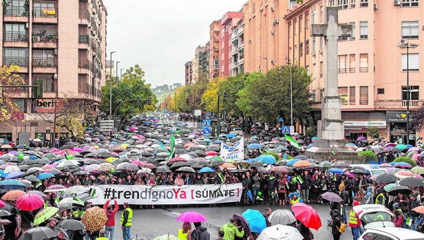 Ofensiva del PP en el Congreso por el tren de Extremadura