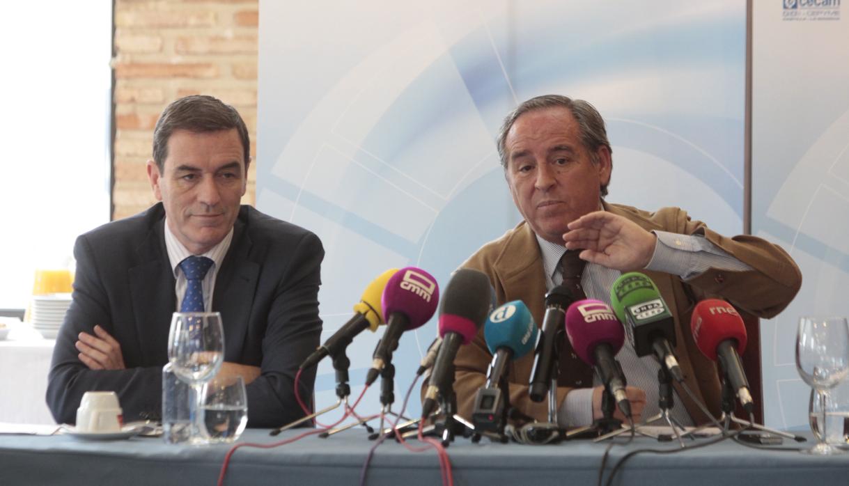 Ángel Nicolás, junto a Félix Peinado, presidente y secretario general de Cecam