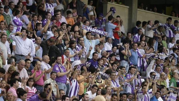 Los aficionados del Real Valladolid mostrarán 15.000 tarjetas rojas contra el VAR