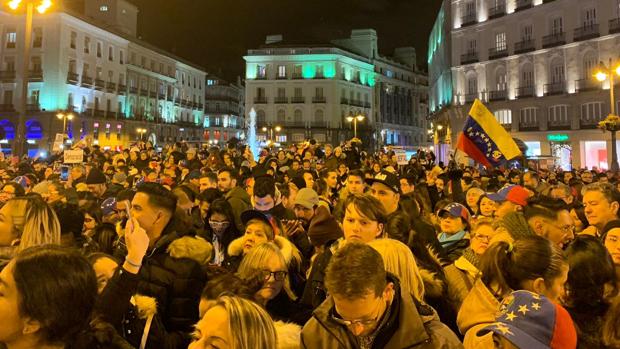 Los venezolanos toman Sol: «Sánchez, ¡escucha! Únete a la lucha»