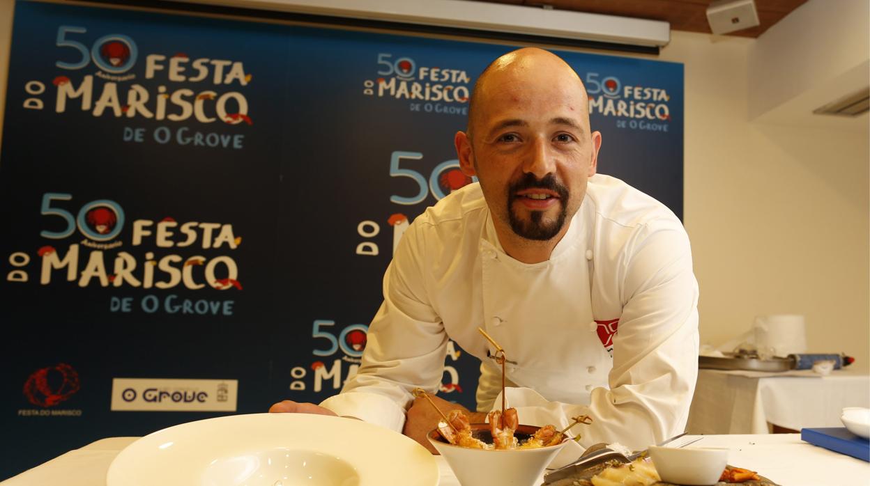 El chef Iñaki Bretal del restaurante Eirado da Leña, en Pontevedra