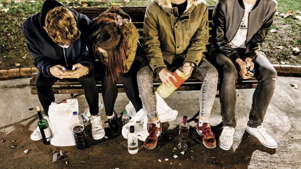 El Puente del Arzobispo endurece su ordenanza contra el botellón