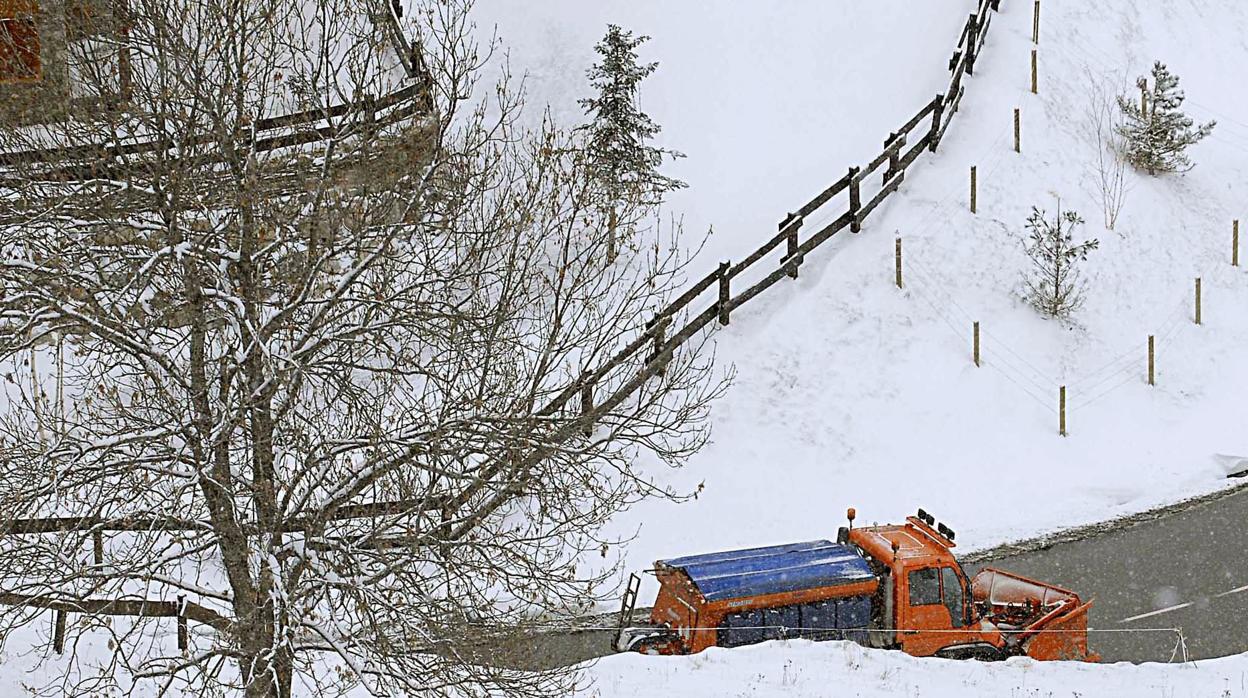 La gran cantidad de nieve acumulada en pocas horas eleva el riesgo de avalanchas