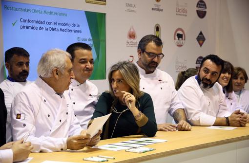 La gastronomía también ha encontrado un hueco en Fitur con catas comentadas, degustaciones de mazapán y morcilla de Quismondo, y 'showcooking'