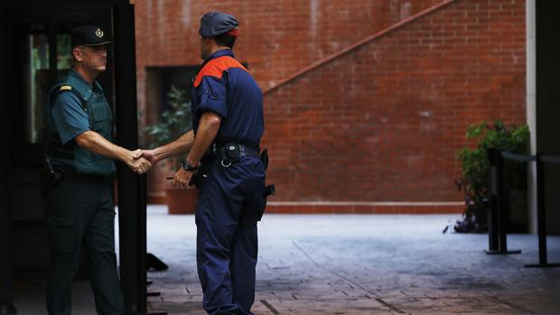 La Guardia Civil pide clases de catalán para sus agentes