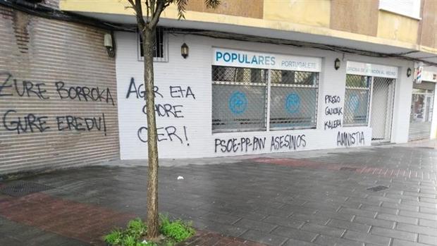 Realizan pintadas a favor de la amnistía a los presos de ETA en la sede del PP de Portugalete (Vizcaya)