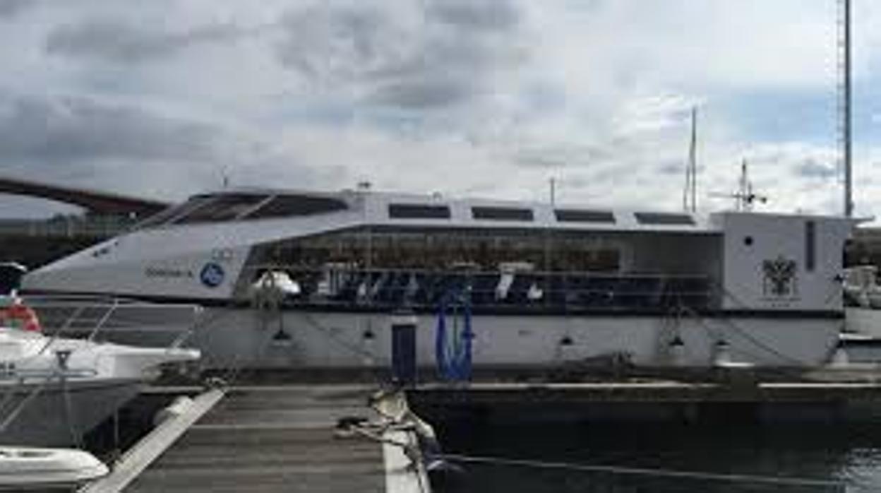 El buque sigue varado en las instalaciones del Club Naútico de Ribadeo (Lugo)