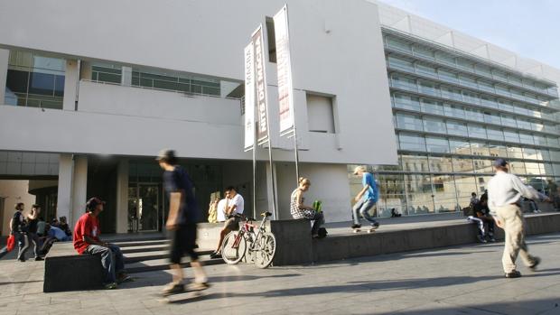 El Macba ante la capilla de la discordia