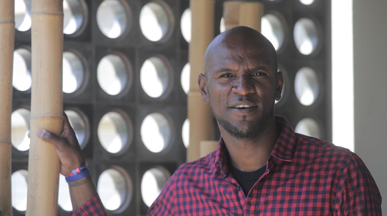 El exfutbolista del FC Barcelona Eric Abidal, tras una entrevista con este diario en 2015