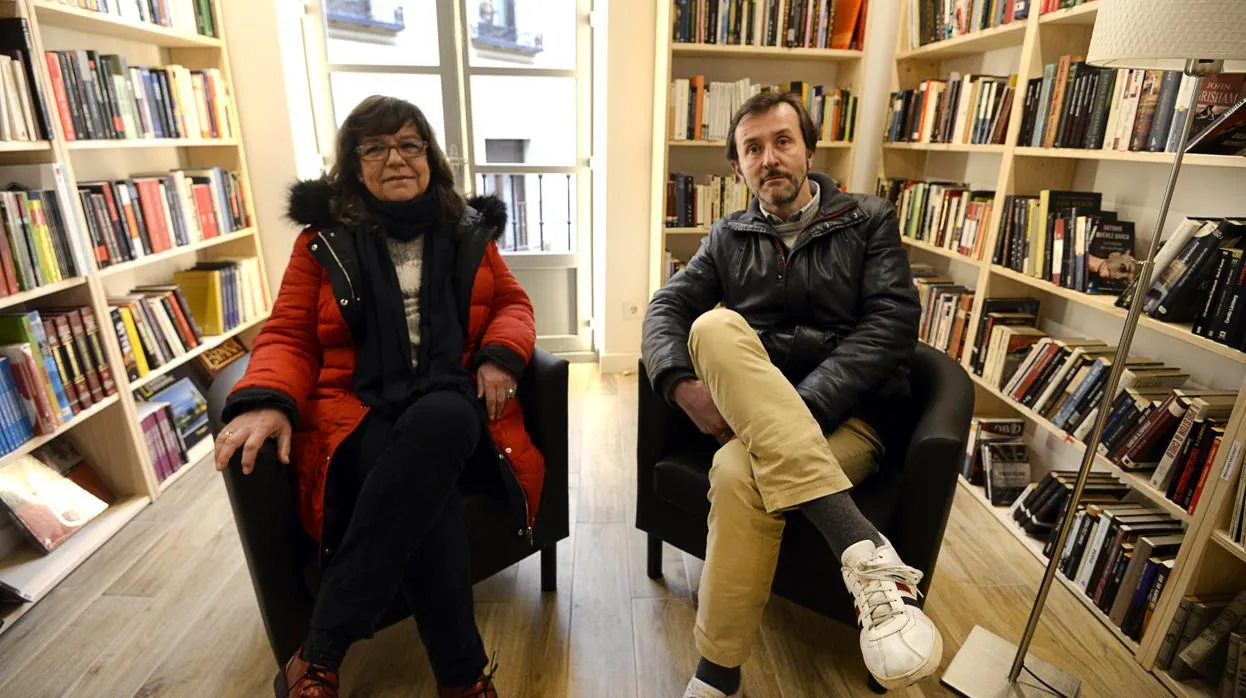Victoria Benavente y Amancio Pablos, propietarios de «Hoy Libro»
