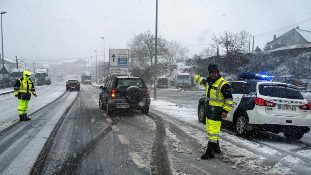 El primer gran temporal sacude Galicia: Viento, nieve, rayos y cientos de alertas