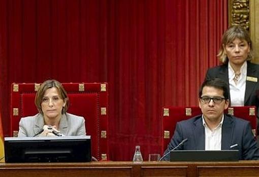 Espejo-Saavedra, junto a Forcadell en el Parlament