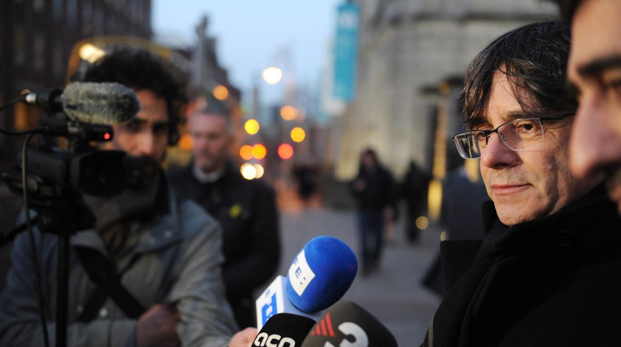 Carles Puigdmeont, durante una intervención ante la prensa