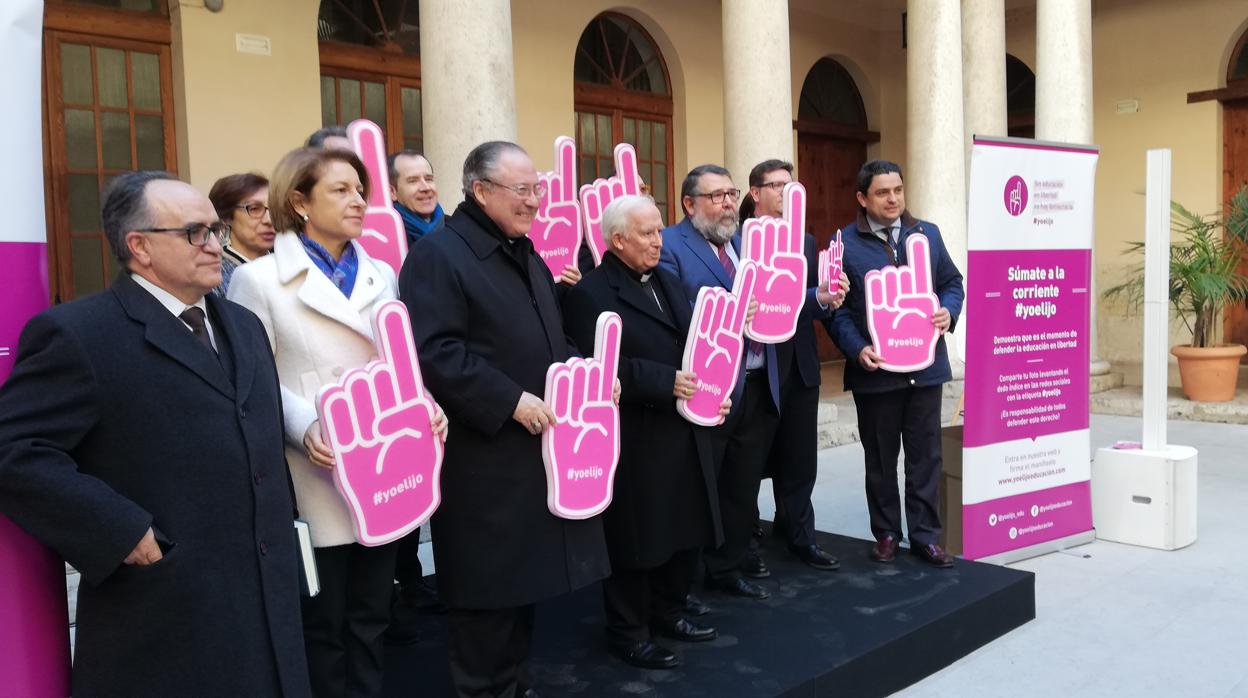 Imagen del cardenal Cañizares, en el centro, durante el acto celebrado este martes en Valencia