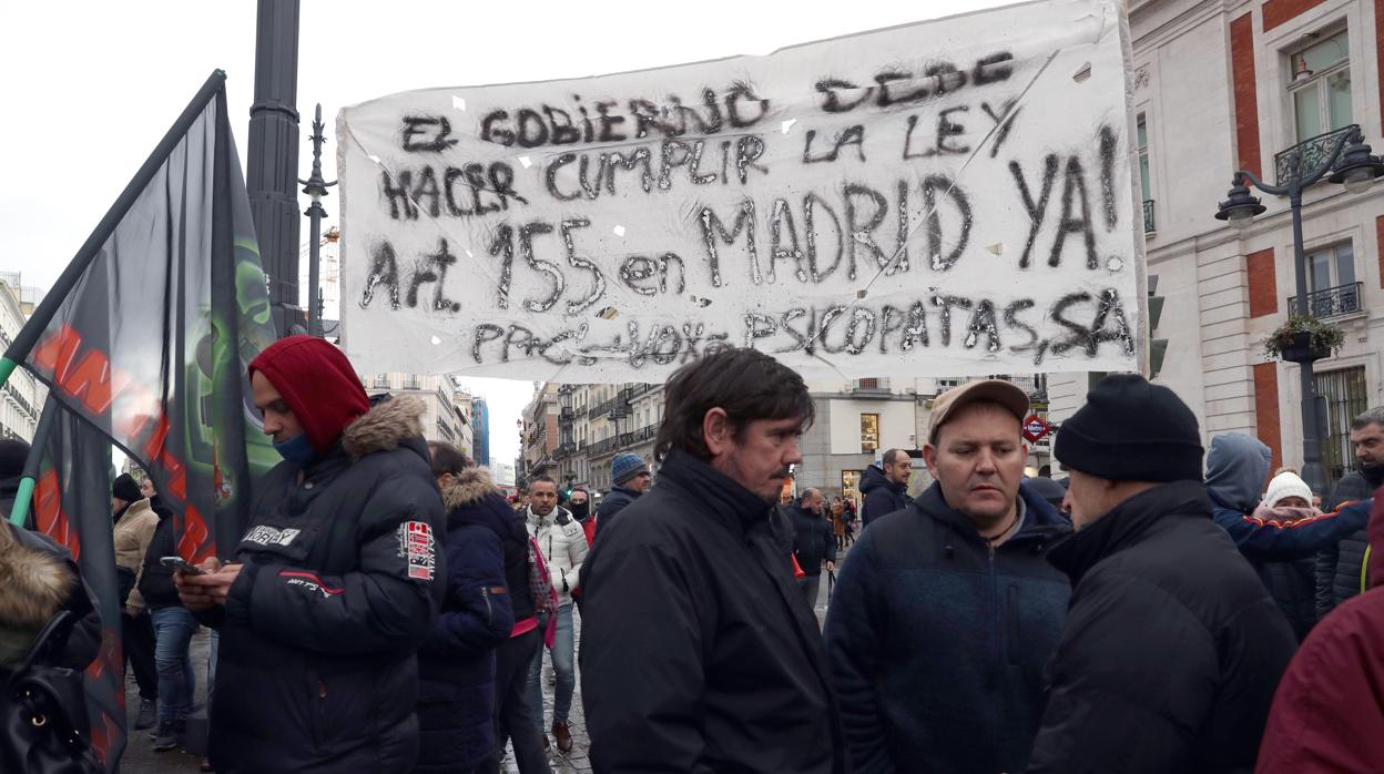 Los taxistas protestan, el pasado viernes, contra Ángel Garrido en la Puerta del Sol