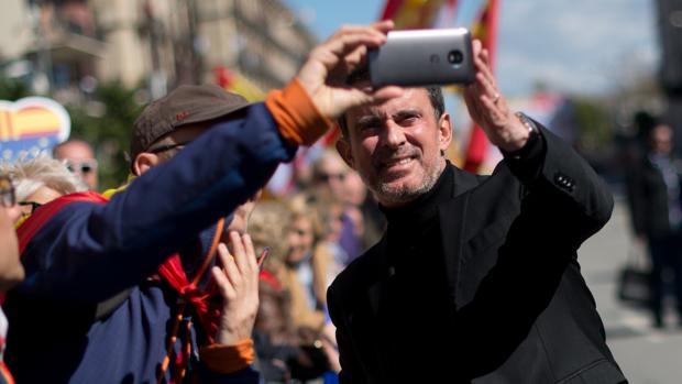 Manuel Valls asistirá a la marcha por la unidad de España y destaca su «transversalidad»