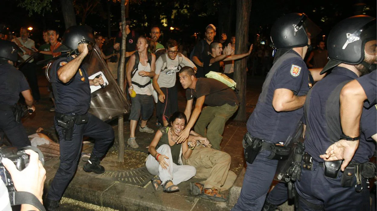 Cargas policiales durante la manifestación del 15-M