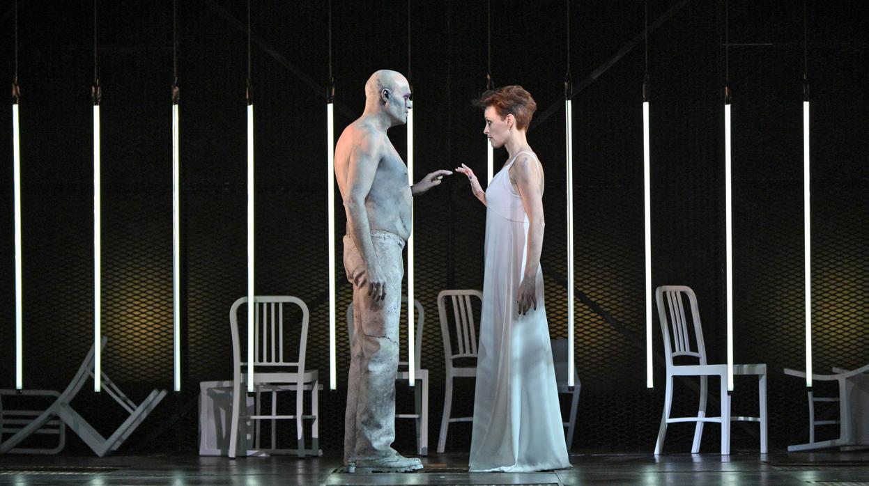 El barítono José Antonio López y la mezzosoprano Allison Cook, en un ensayo de la obra