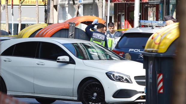 Hallan el cadáver de un recién nacido dentro de un contenedor Carabanchel