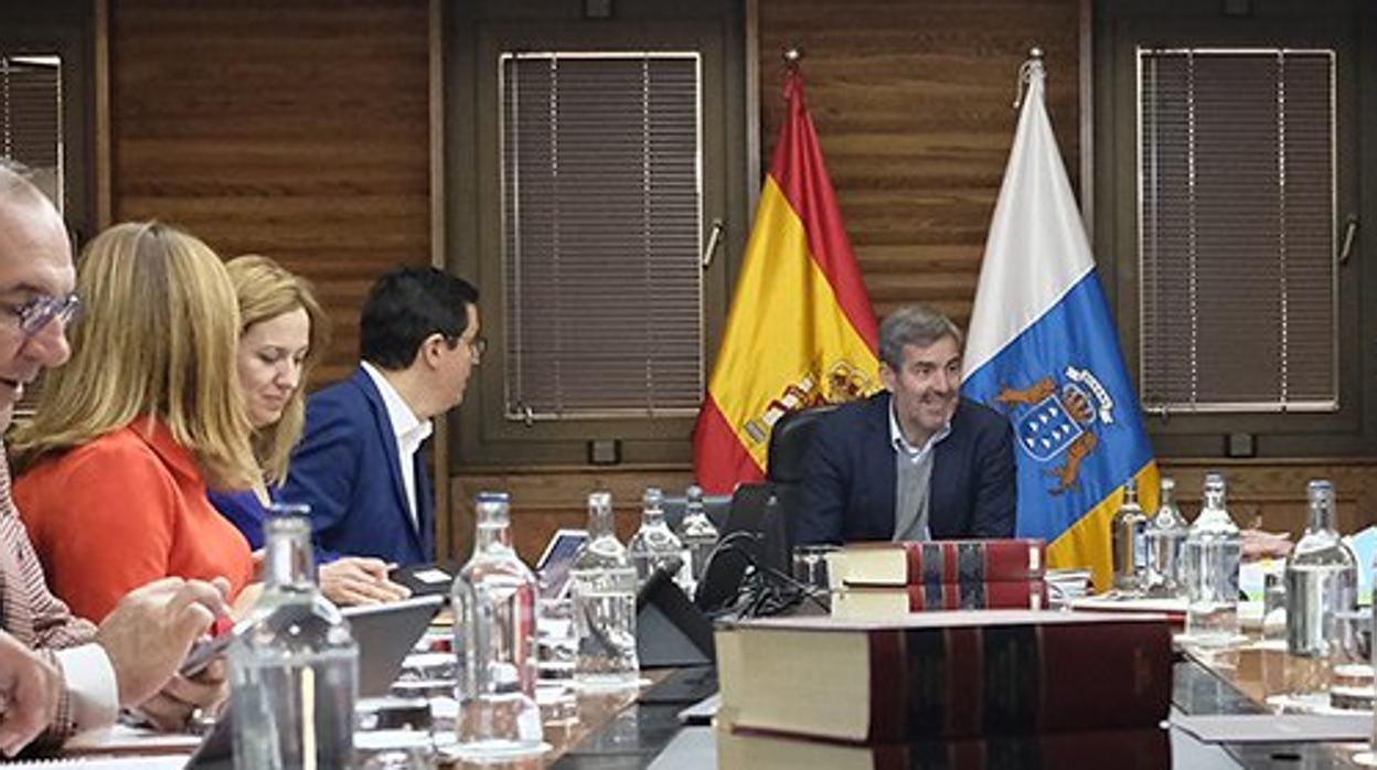 CC obvia la presión del PSOE y manda a Clavijo a buscar un nuevo mandato en Canarias