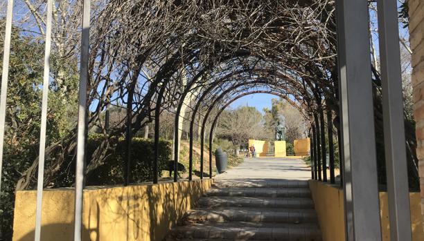 Hallan a un hombre de 35 años muerto en el Parque de las Tres Culturas