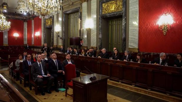 El primer día del juicio al «procés», por Manuel Marín y Salvador Sostres