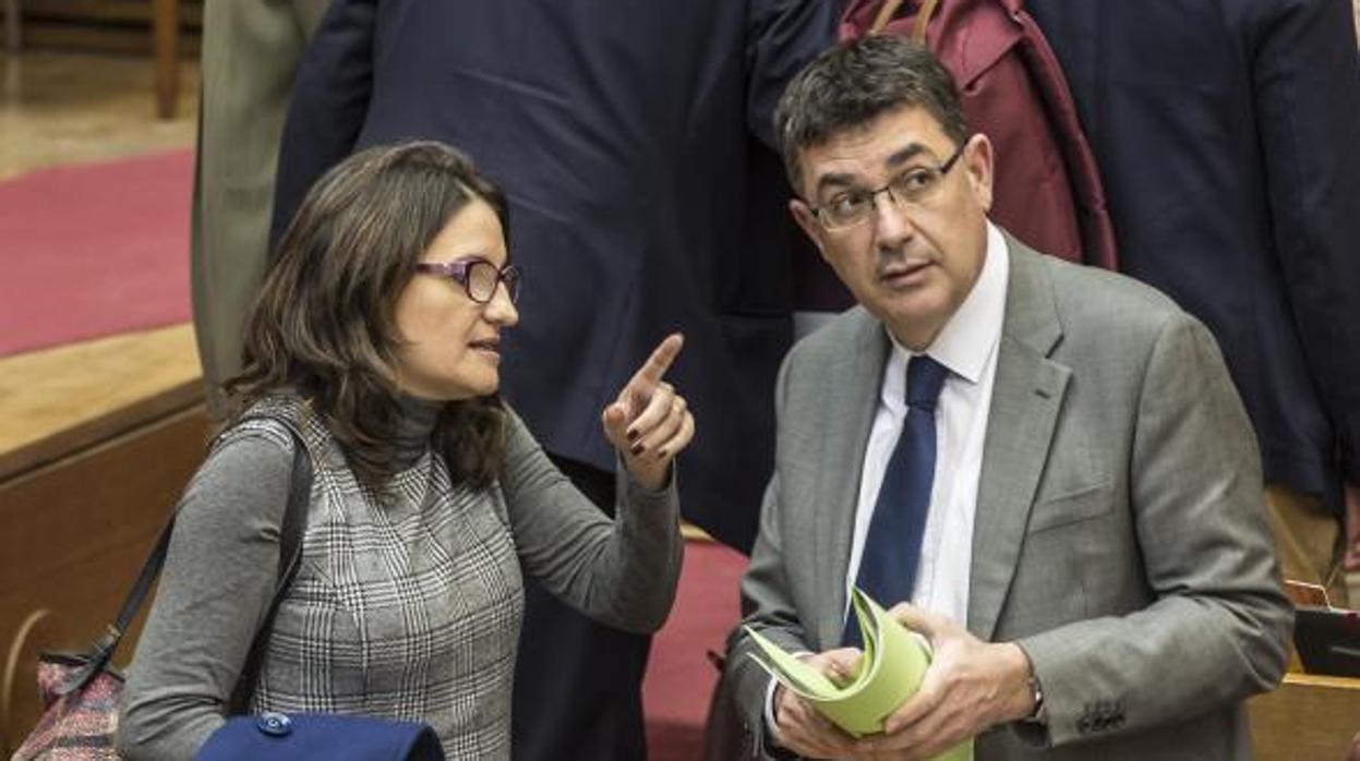 Mónica Oltra y Enric Morera, en las Cortes Valencianas