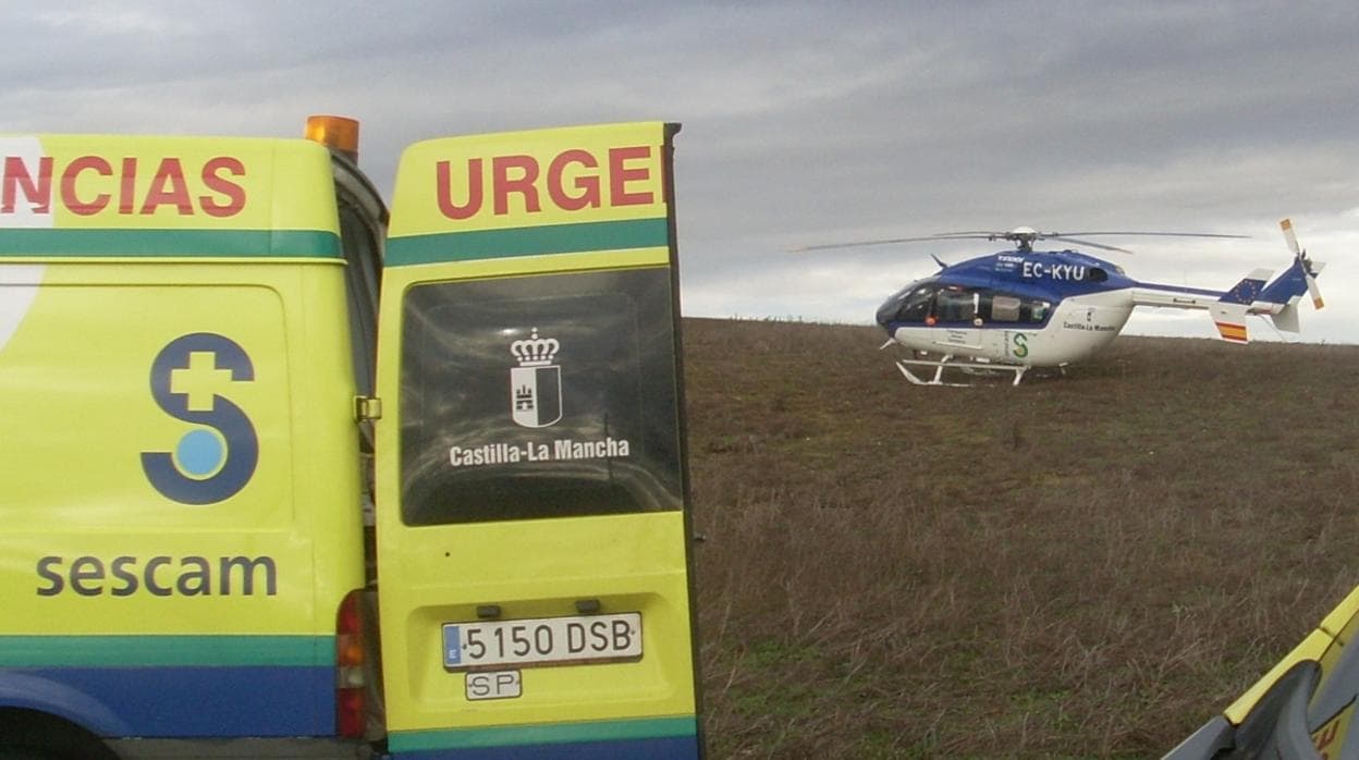 Imagen de archivo de un helicóptero medicalizado del Sescam