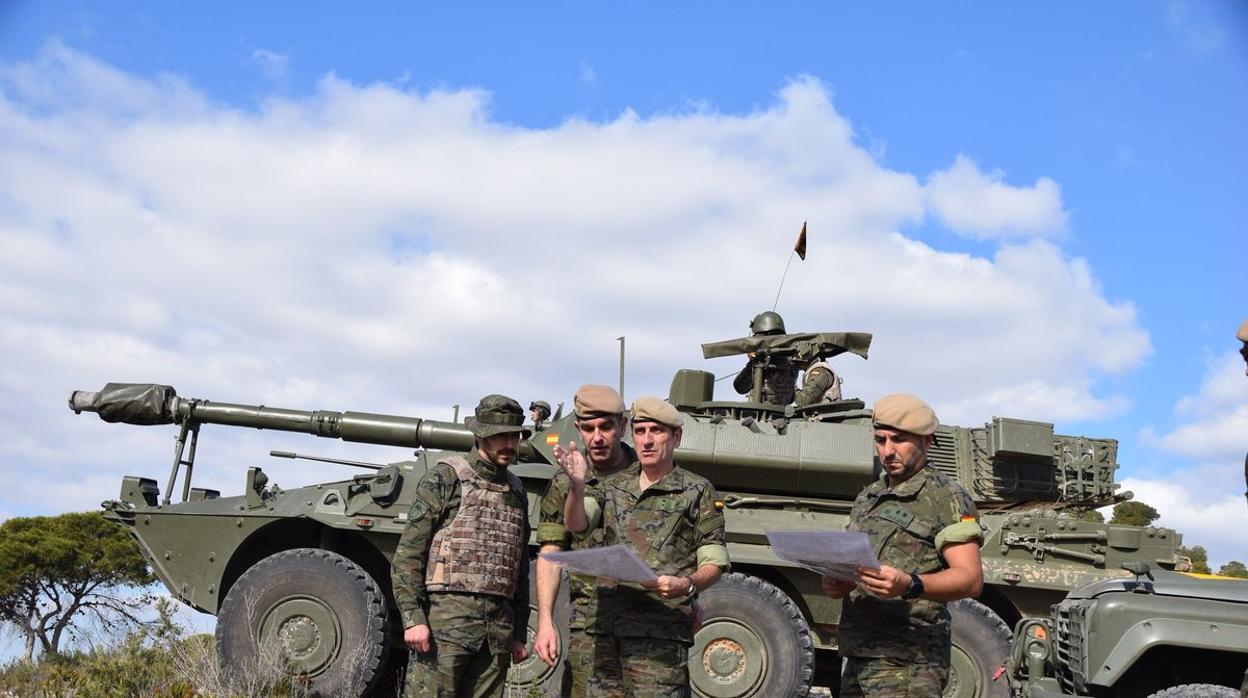 El General Jefe de Brican XVI inspecciona a su Grupo de Caballería Milán XVI en una sesión de instrucción