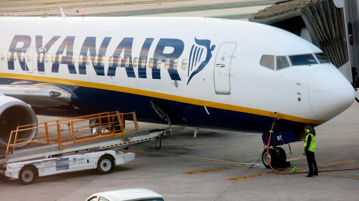 Avión de Ryanair en el Aeropuerto Adolfo Suárez de Madrid-Barajas