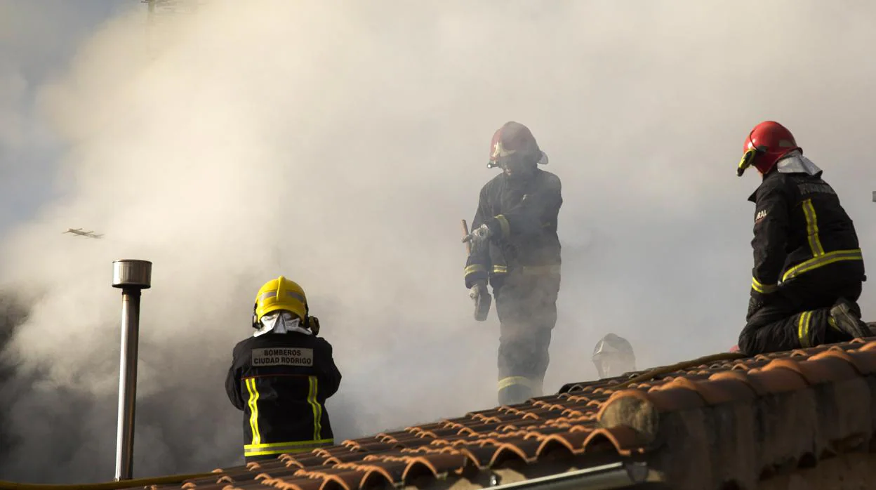 Una mujer fallece en el incendio de una vivienda en Boadilla (Salamanca)