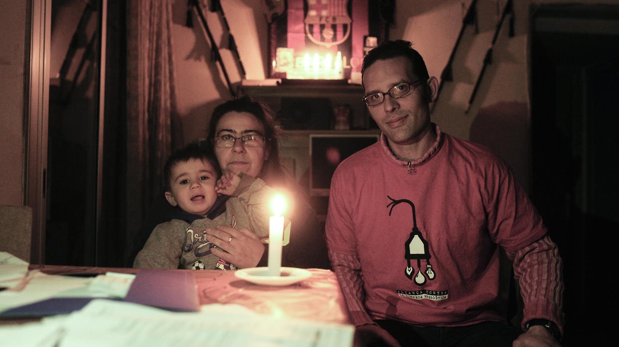 José Antonio, de la Alianza contra la Pobreza Energética, con su familia