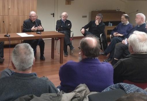 Blázquez durante el encuentro con los sacerdotes catalanes