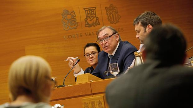 Un exdirector de Acuamed no ve «casual» que empresas vinculadas a Crespo Gomar optaran a contratos