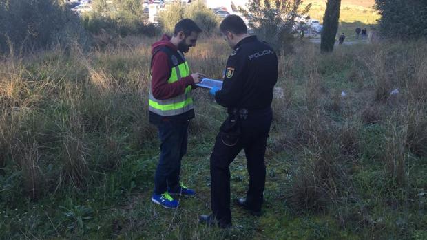 Hallan restos humanos esparcidos en un solar junto al hospital de La Ribera de Alzira