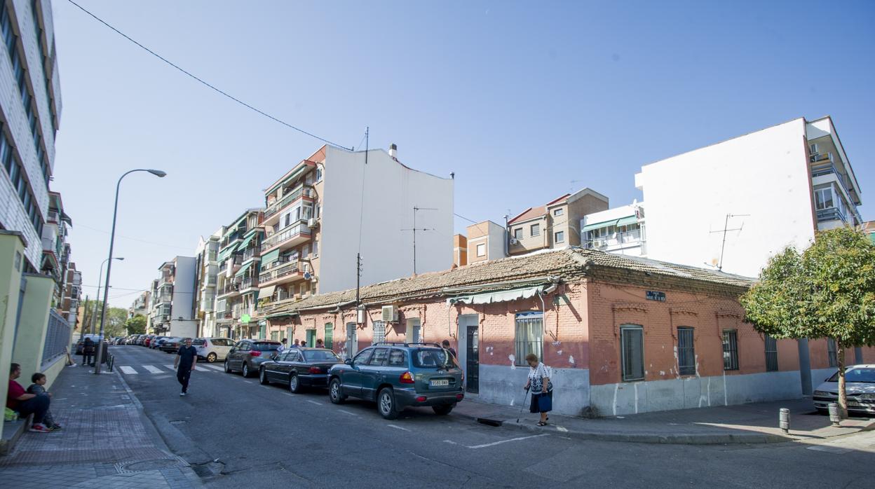 Exterior de la casa de Peironcely, 10, en el barrio de Vallecas