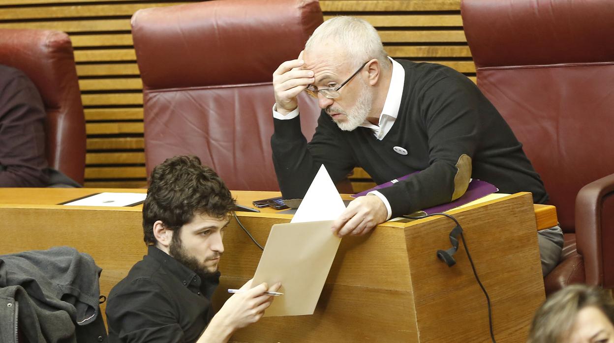 Antonio Montiel y Antonio Estañ, en una imagen de archivo en las Cortes Valencianas