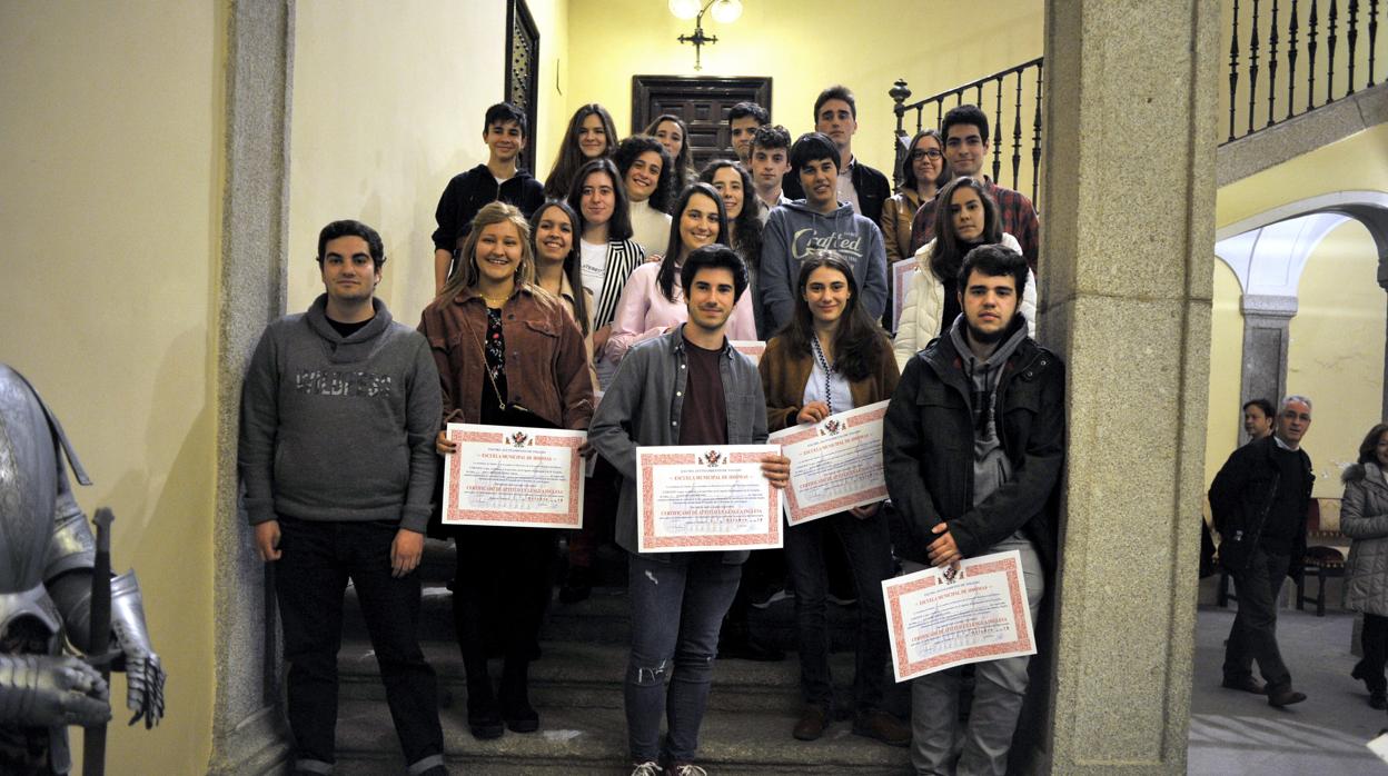 Los alumnos que han recibido el diploma de la Escuela Municipal