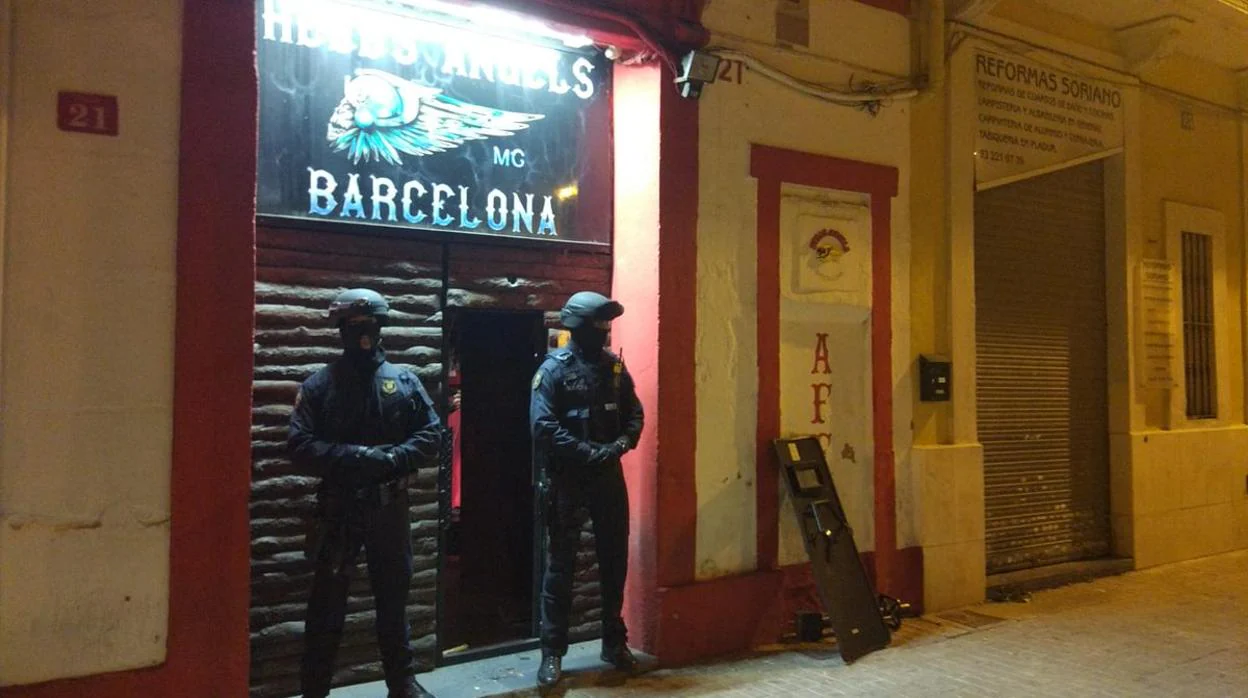 Operativo de los Mossos en Barcelona