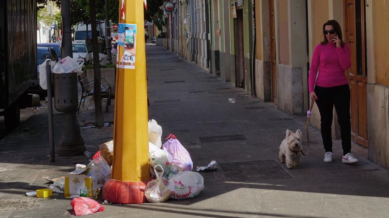 Residuos en una calle de Valencia