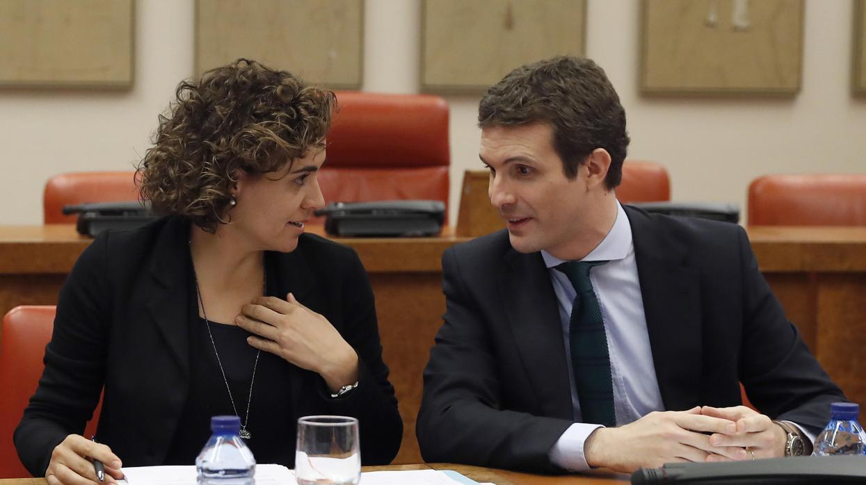 Dolors Montserrat y Pablo Casado, el martes en la reunión del Grupo Popular del Congreso