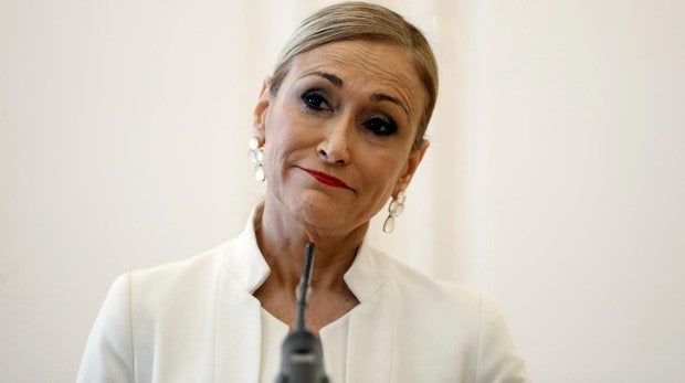 Cristina Cifuentes pide la «baja temporal de militancia» en el PP