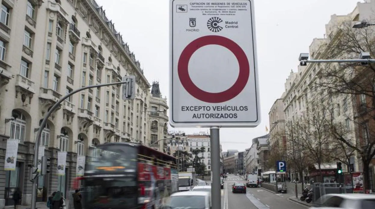 Señal de acceso prohibido a Madrid Central