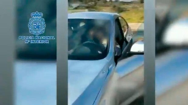 Detenida una menor que conducía a 220 km/h y colgó el vídeo en una red social