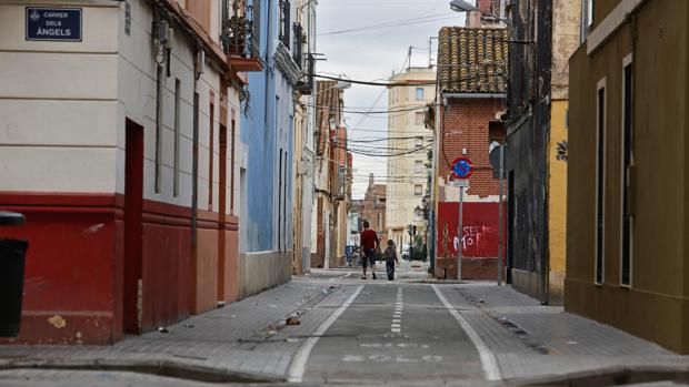 Tres jóvenes meten en una furgoneta y secuestran a una menor de 16 años en una calle de Valencia