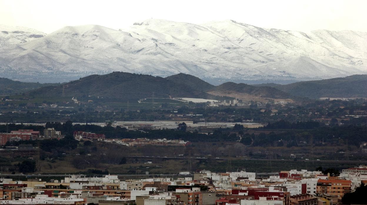 Imagen de archivo de una vista aérea de las montañas de nieve en la provincia de Valencia
