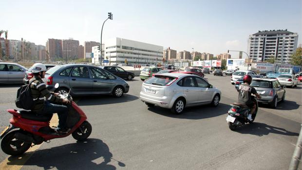 Agrede a un examinador de Tráfico por suspenderle tras saltarse un stop y se fuga en moto