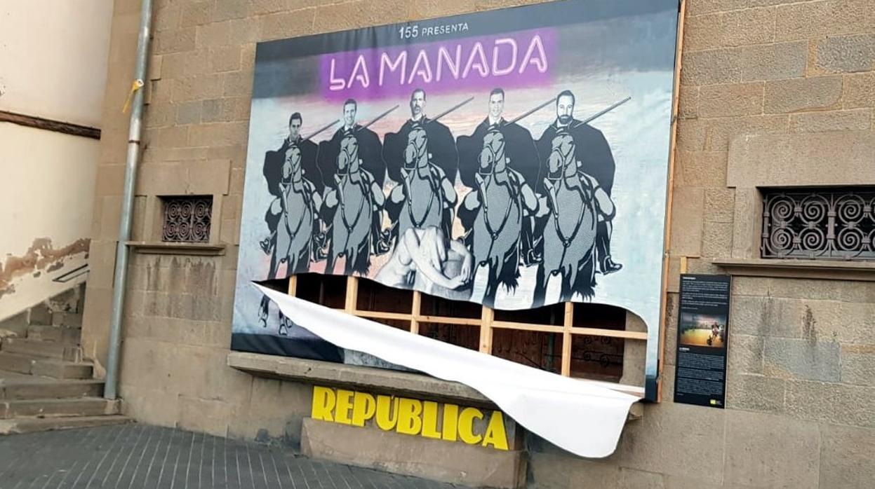 Dañan el polémico mural de Olot que relacionaba al Rey, Sánchez, Rivera, Casado y Abascal con La Manada