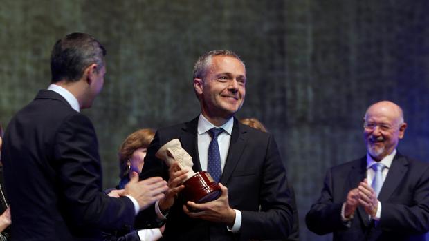 Joaquín Camps gana el premio Azorín con «La silueta del olvido»